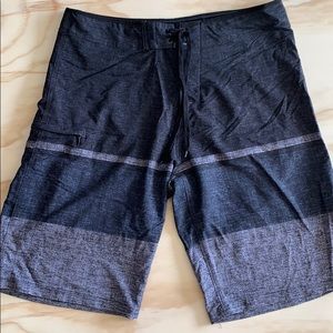 Men’s board shorts